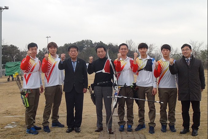 2014년 화이팅을 외치는 코오롱 양궁팀입니다.